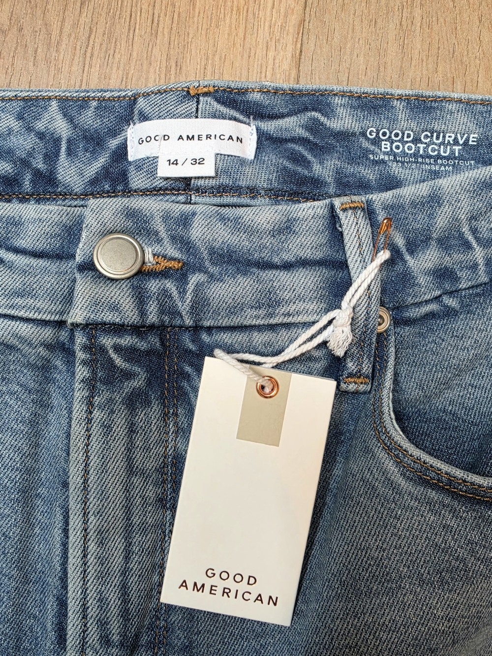 NWT Good American good curve bootcut High-Rise Light Blue Jeans - Women - Picture 2 of 6
